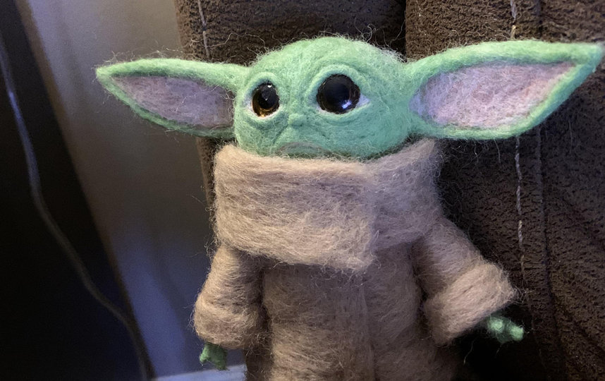 Нового персонажа "Звёздных войн" сделали из шерсти и пряжи. Фото reddit