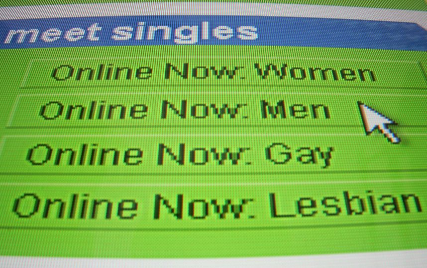 Пользователи часто врут на своих страницах на сайтах знакомств. Фото Getty