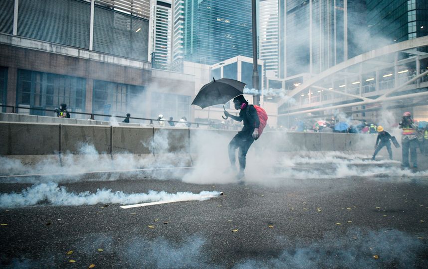 Обстановка накаляется: в Гонконге продолжается противостояние протестующих и полицейских