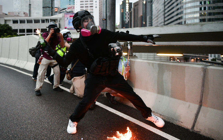 Протесты в Гонконге продолжаются уже 13-ю неделю подряд. Фото AFP