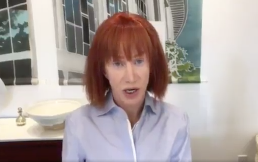 Комик и тележурналист Кэти Гриффин. Фото twitter.com/kathygriffin