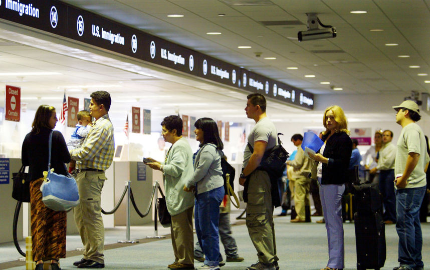 Мнения по поводу самого "сильного" паспорта разошлись. Фото Getty