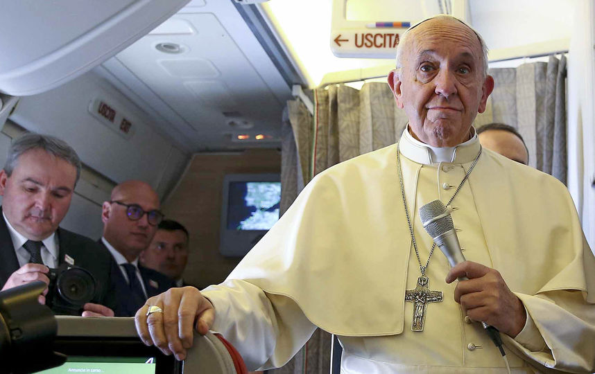 Папа римский Франциск на пути в Чили. Фото AFP
