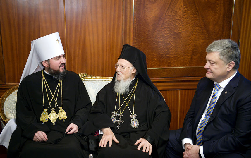 Патриарх Варфоломей подписал томос об автокефалии новой церкви Украины