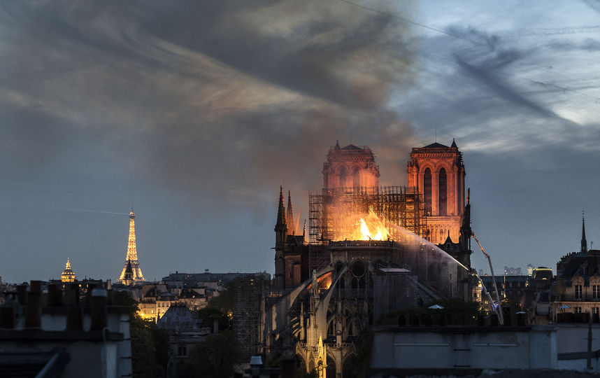 Собор Парижской Богоматери, пострадавший во время пожара. Фото Getty