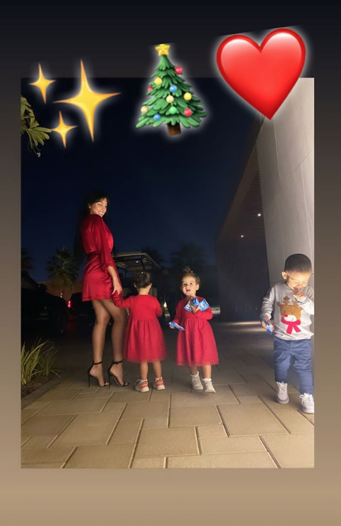 Возлюбленная Роналду Джорджина Родригес с детьми. Фото скриншот instagram.com/cristiano/?hl=ru