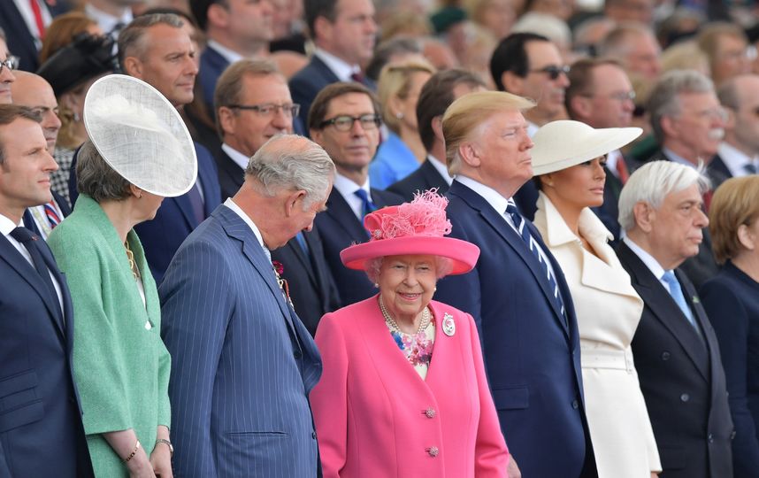 Эммануэль Макрон, Тереза Мэй, принц Чарльз, Елизавета II, Дональд и Мелания Трамп. Фото AFP