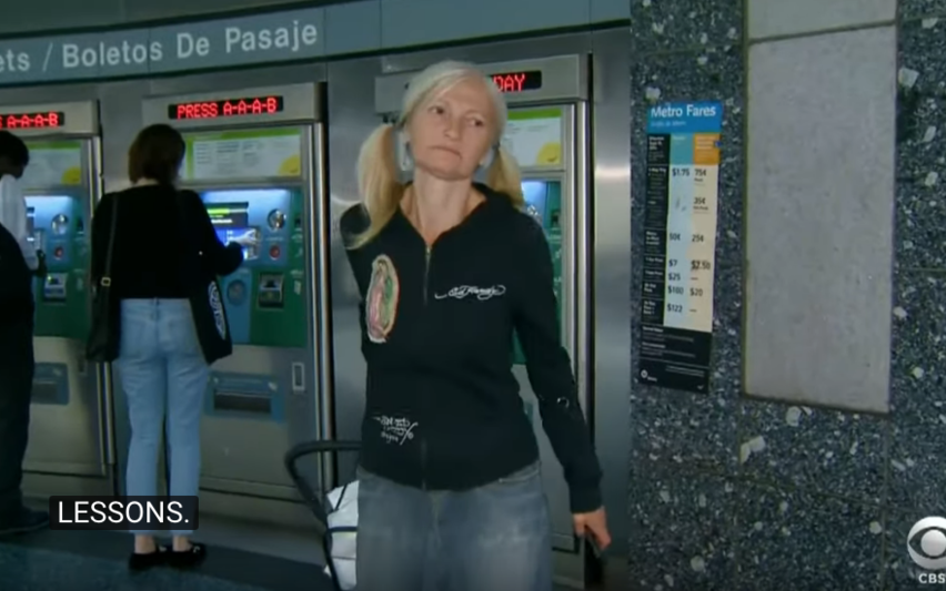 Певшей в метро Лос-Анджелеса бездомной предложили записать диск