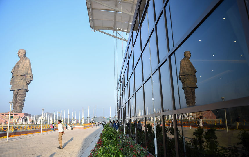 Под облаками: в Индии открыли самую высокую статую в мире