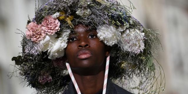 Показ Louis Vuitton в Париже.