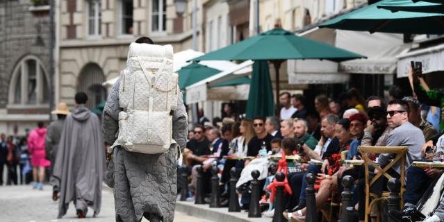 Показ Louis Vuitton в Париже.