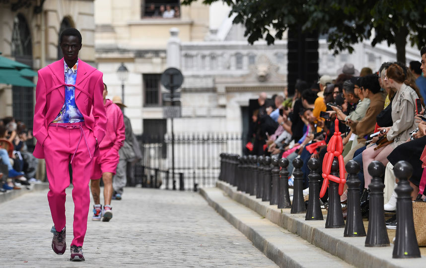 Показ Louis Vuitton в Париже. Фото AFP