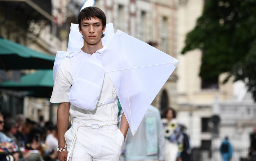 Показ Louis Vuitton в Париже. Фото AFP