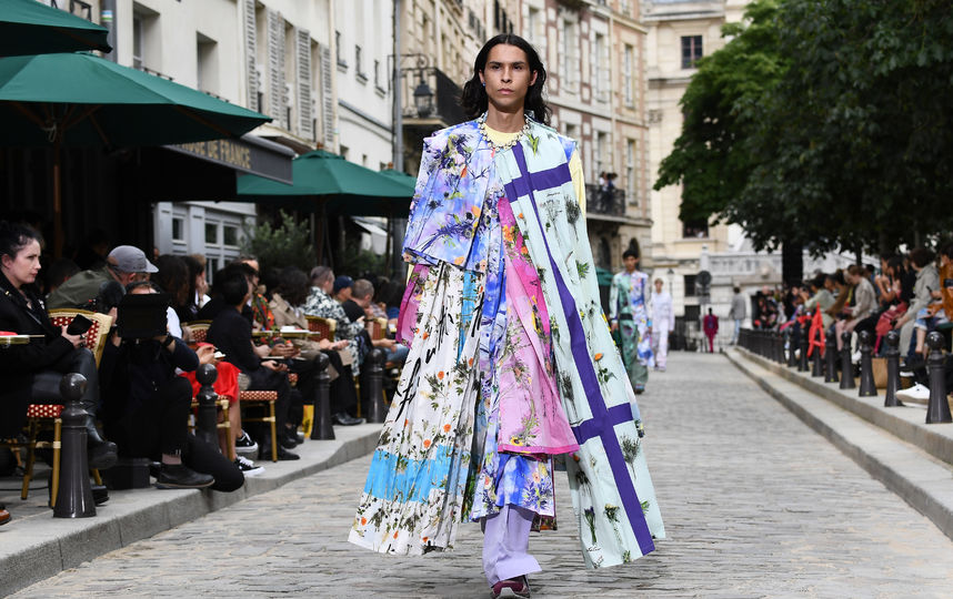 Показ Louis Vuitton в Париже. Фото AFP