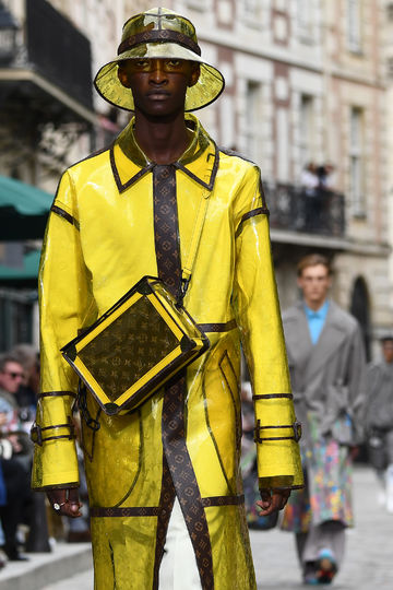 Показ Louis Vuitton в Париже. Фото AFP