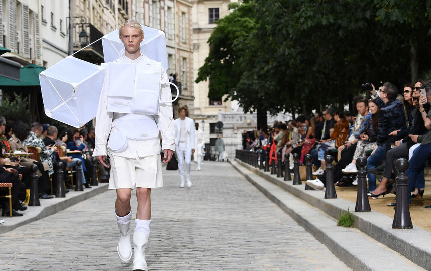 Показ Louis Vuitton в Париже. Фото AFP