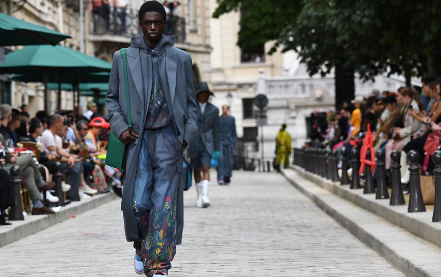 Показ Louis Vuitton в Париже. Фото AFP