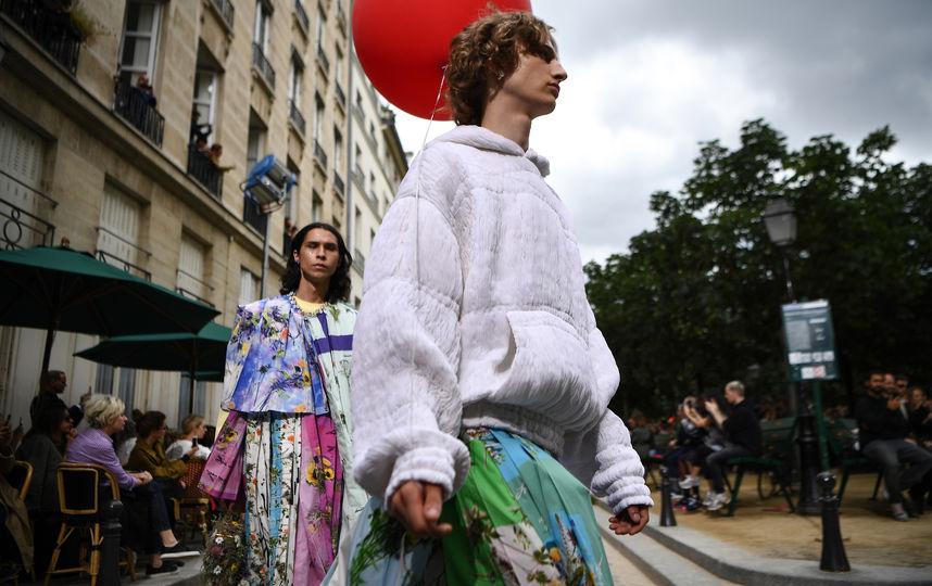 Показ Louis Vuitton в Париже. Фото AFP