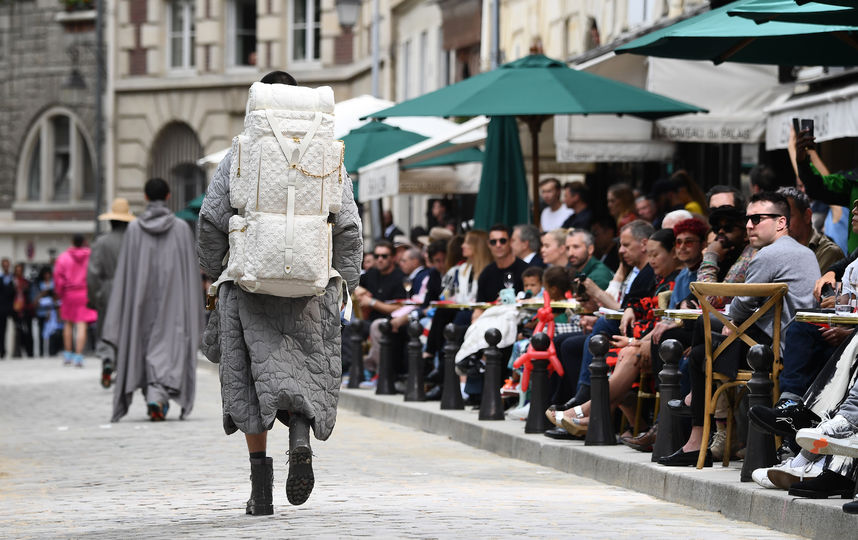 Показ Louis Vuitton в Париже. Фото AFP