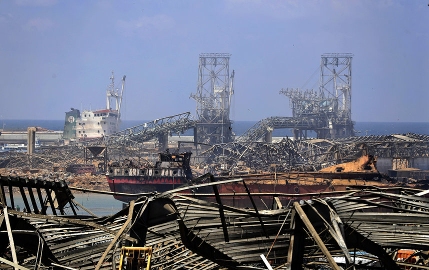 Мощный взрыв прогремел в порту Бейрута вечером 4 августа. Фото AFP