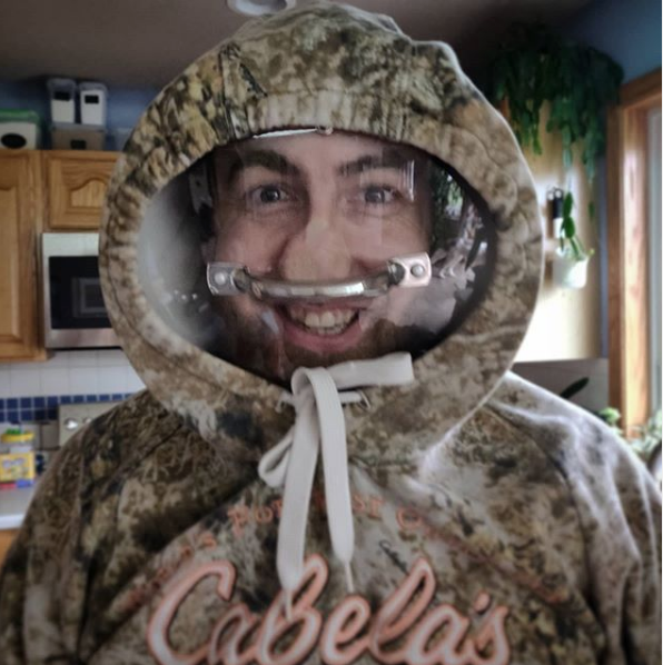 "И дистанция соблюдать не надо", – пишет парень из Висконсина. Фото INSTAGRAM/26lakoda, "Metro"