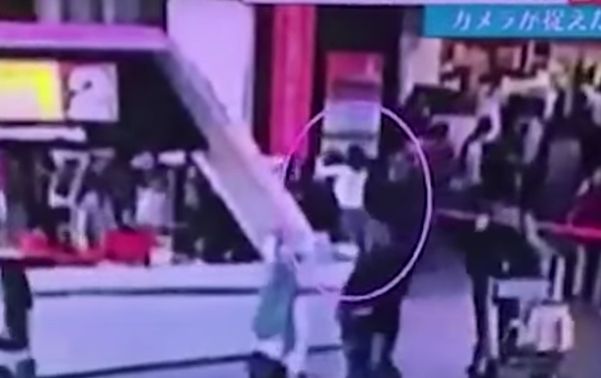 Появилось видео нападения на брата Ким Чен Ына