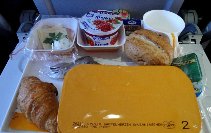 Повар Мишлен назвал простой способ улучшить вкус еды в самолёте