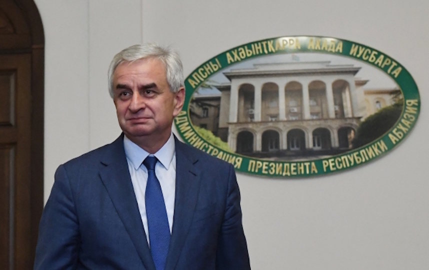 Президент Абхазии ушёл в отставку