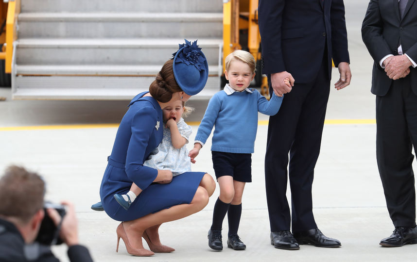 Принц Джордж с мамой герцогиней Кейт Миддлтон и сестрой принцессой Шарлоттой. Фото Getty