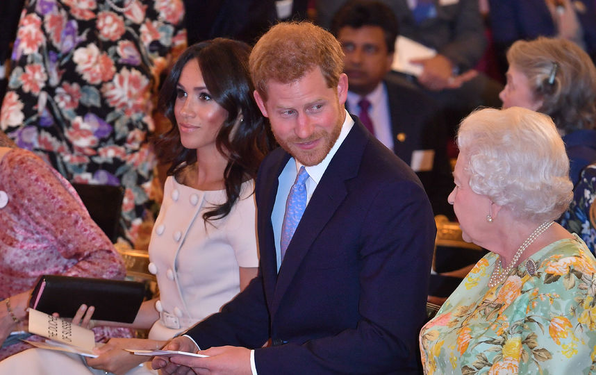 Принц Гарри рассмешил Меган и Елизавету II на официальном приёме