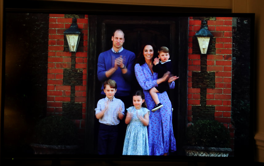 Принц Уильям и Кейт Миддлтон с детьми присоединились к акции Clap For the Carers. Фото Getty