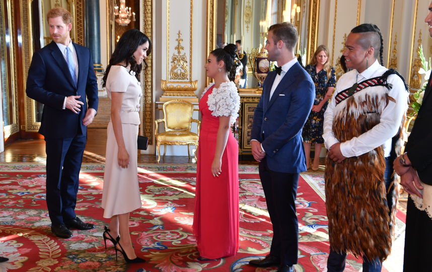 Приём в Букингемском дворце в честь награждения участников программы Queens Young Leaders. Фото AFP