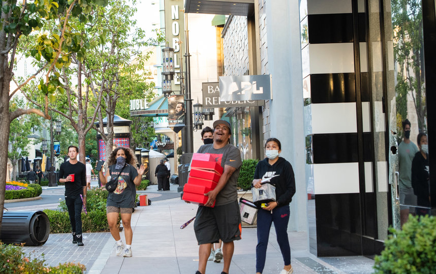 Мародёрство в Лос-Анджелесе. Фото AFP