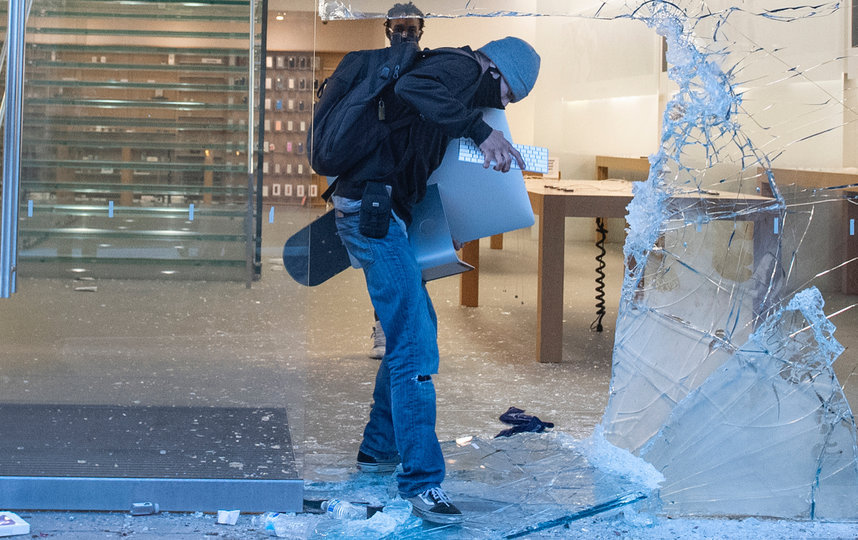 Мародёрство в Лос-Анджелесе. Фото AFP