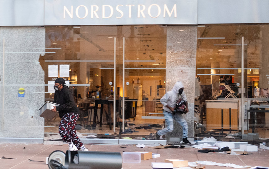 Мародёрство в Лос-Анджелесе. Фото AFP