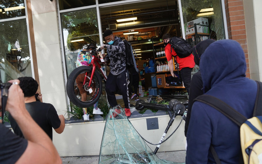 Мародёрство в Лос-Анджелесе. Фото AFP