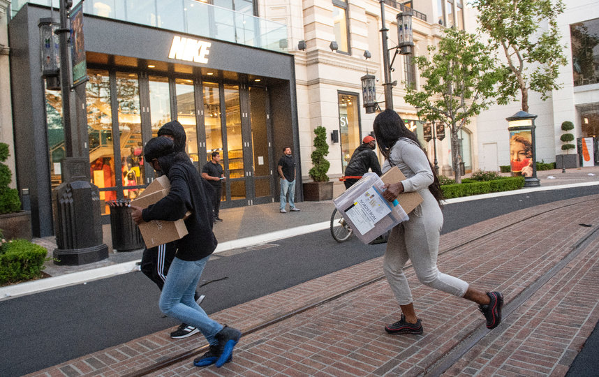Мародёрство в Лос-Анджелесе. Фото AFP