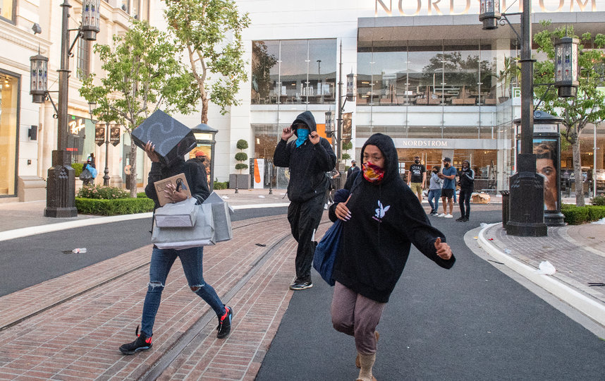 Мародёрство в Лос-Анджелесе. Фото AFP