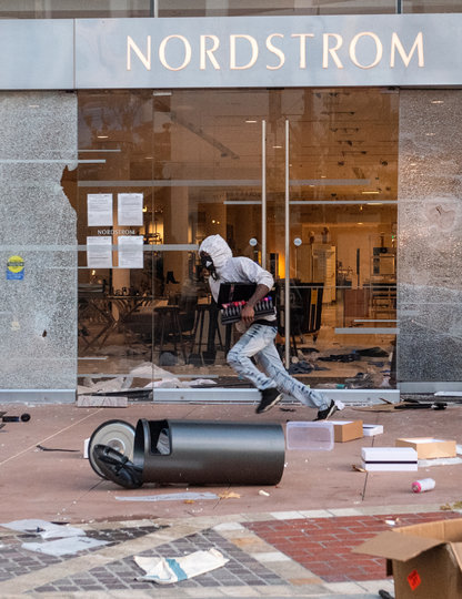 Мародёрство в Лос-Анджелесе. Фото AFP