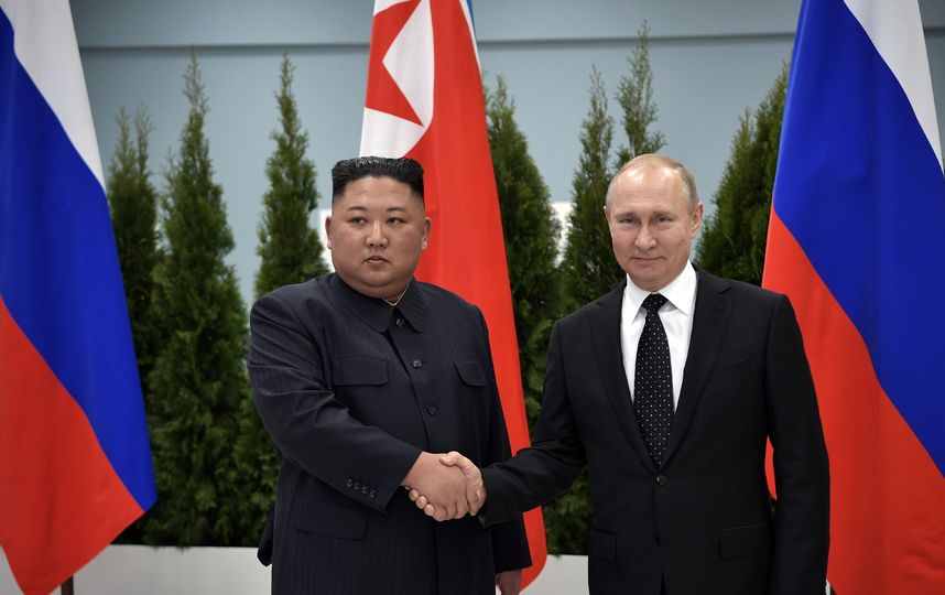 Путин и Ким Чен Ын впервые встретились: первые фото и подробности разговора