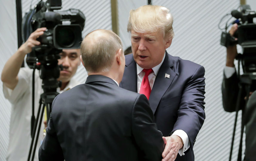 Путин и Трамп пообщались на саммите АТЭС во Вьетнаме. Фото AFP