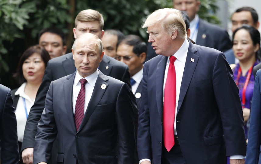 Путин и Трамп пообщались на саммите АТЭС во Вьетнаме. Фото AFP