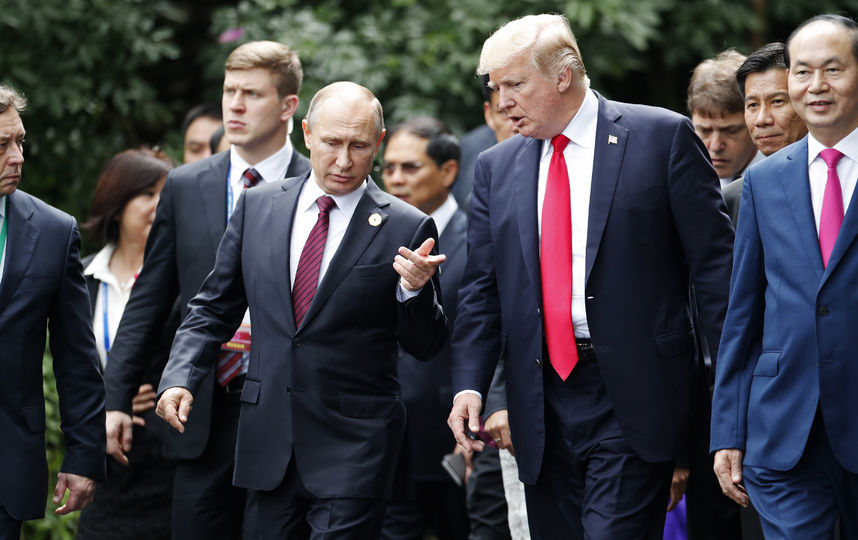 Путин и Трамп пообщались на саммите АТЭС во Вьетнаме. Фото AFP