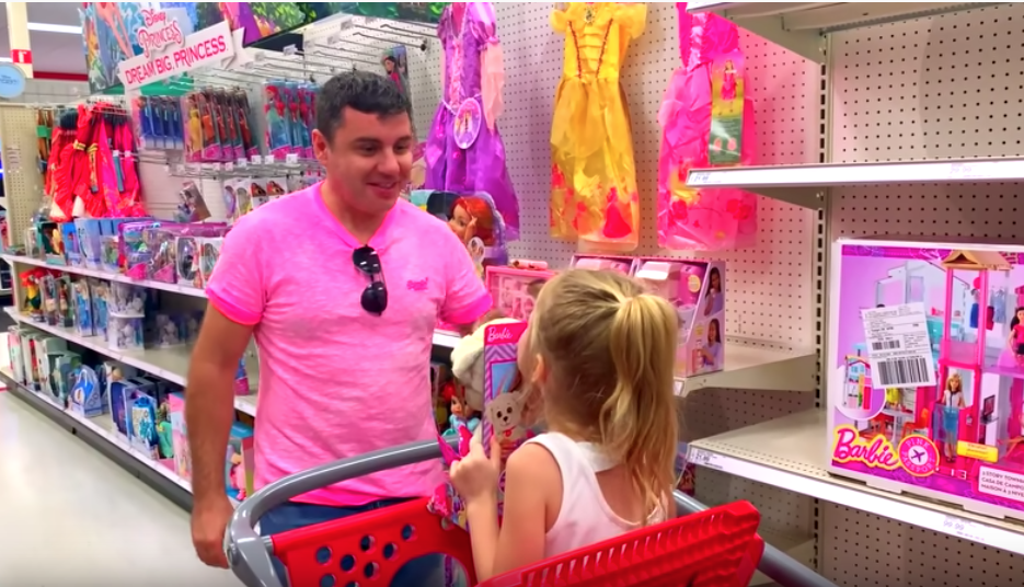 Настя Радзинская с папой. Фото скриншот youtube.com/watch?v=r9AC5MEnKCs