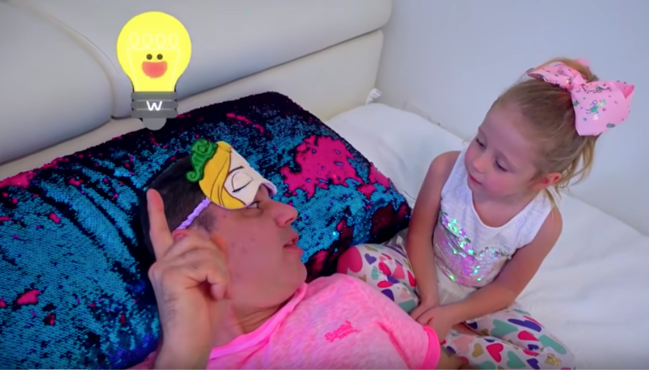 Настя Радзинская с папой. Фото скриншот youtube.com/watch?v=r9AC5MEnKCs