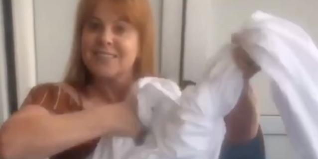Узники лайнера Diamond Princess не дают себе скучать.