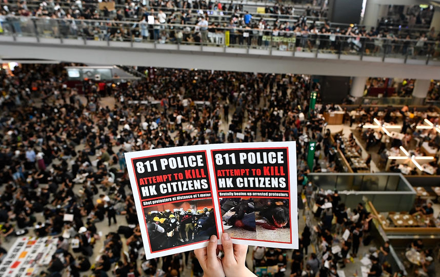 В аэропорту Гонконга отменены все вылетающие рейсы. Фото AFP