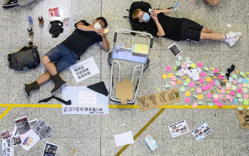 В аэропорту Гонконга отменены все вылетающие рейсы. Фото AFP