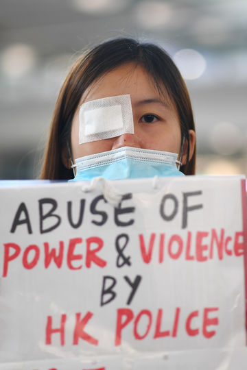 В аэропорту Гонконга отменены все вылетающие рейсы. Фото AFP