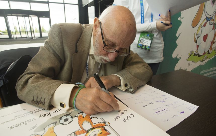 Билл Эспри придумал талисманы «Футбола для дружбы». Фото Предоставлено организаторами